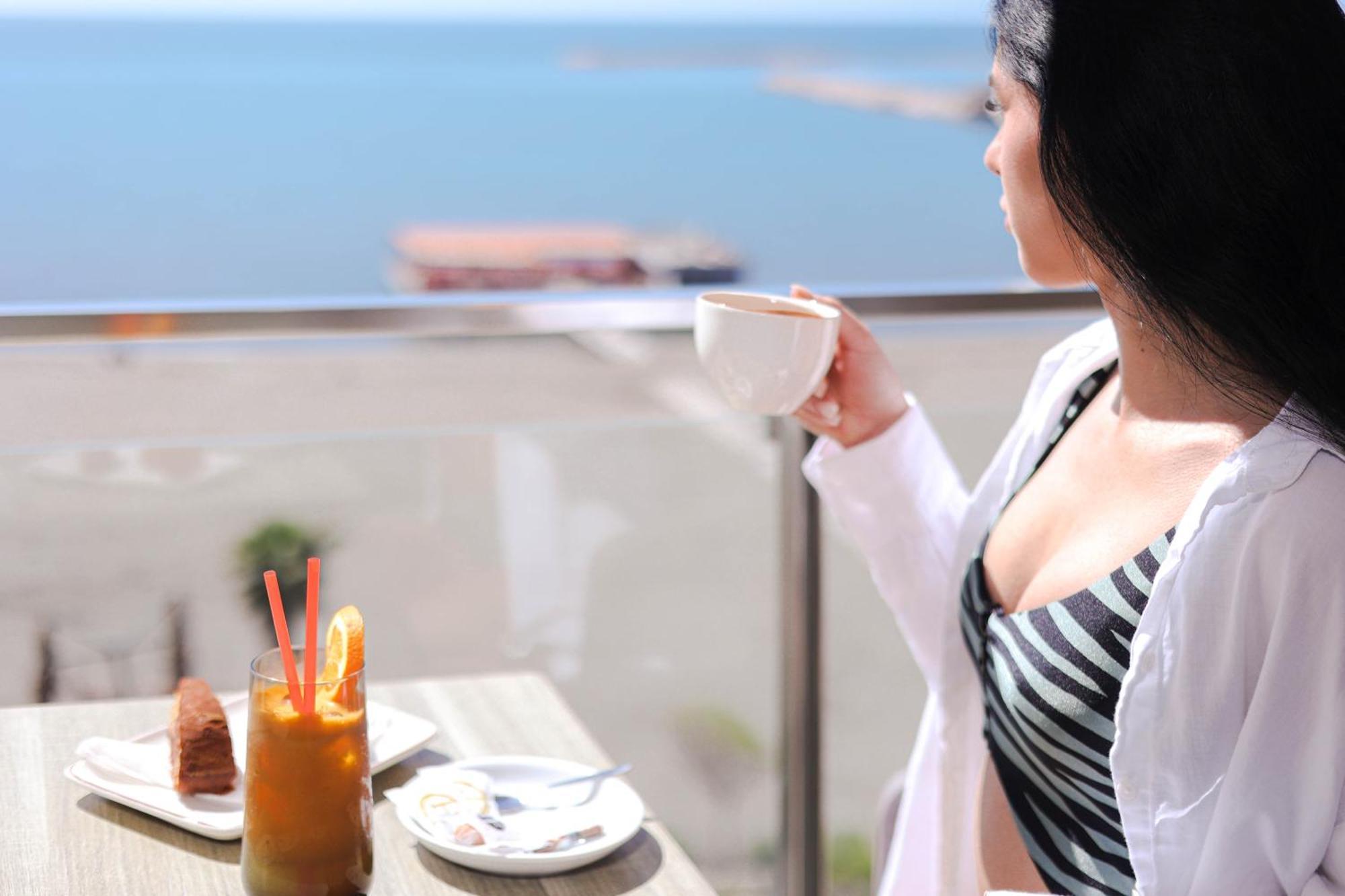 Hotel Frojd - Beach Front Resort Shëngjin エクステリア 写真