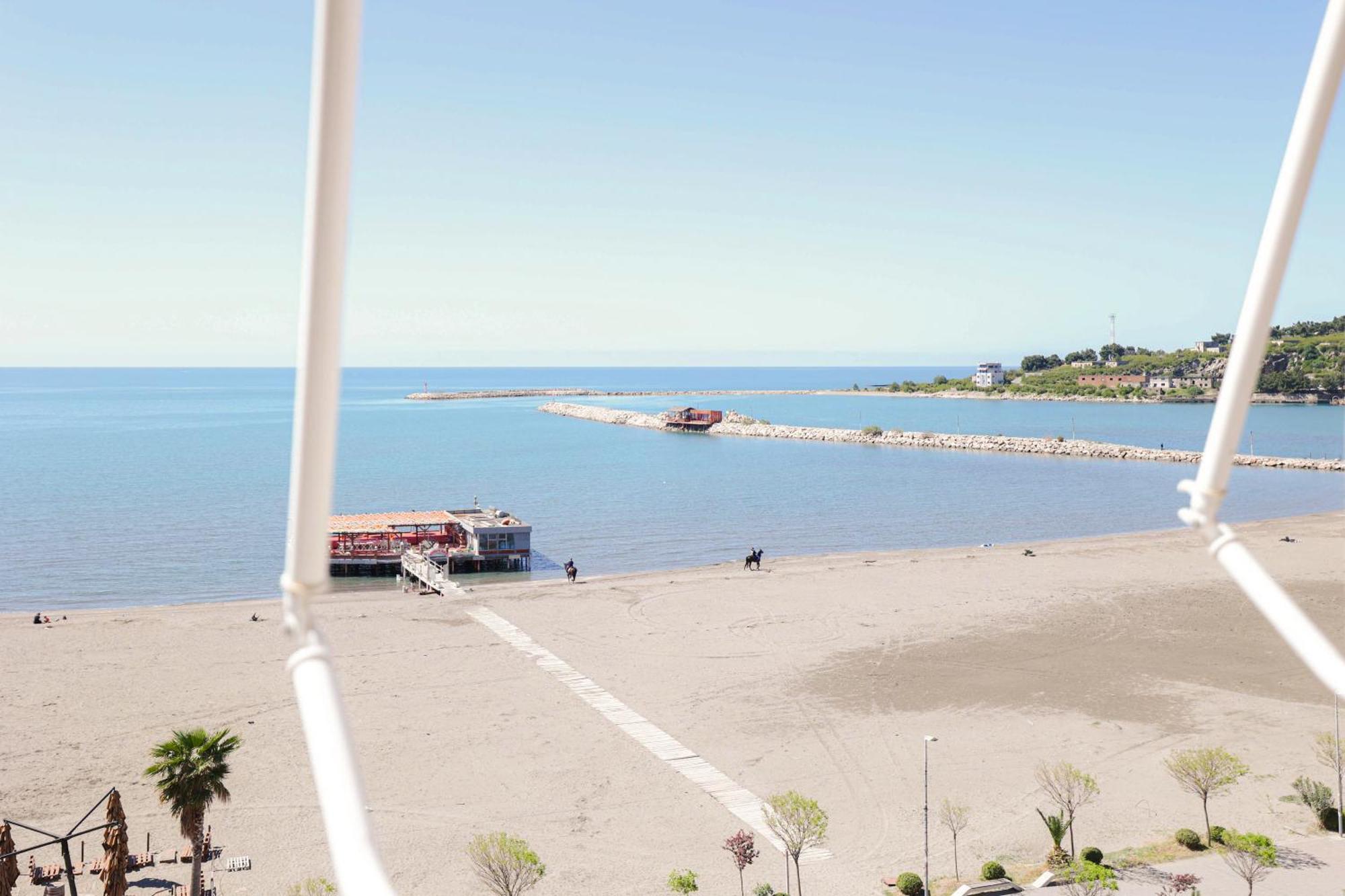 Hotel Frojd - Beach Front Resort Shëngjin エクステリア 写真
