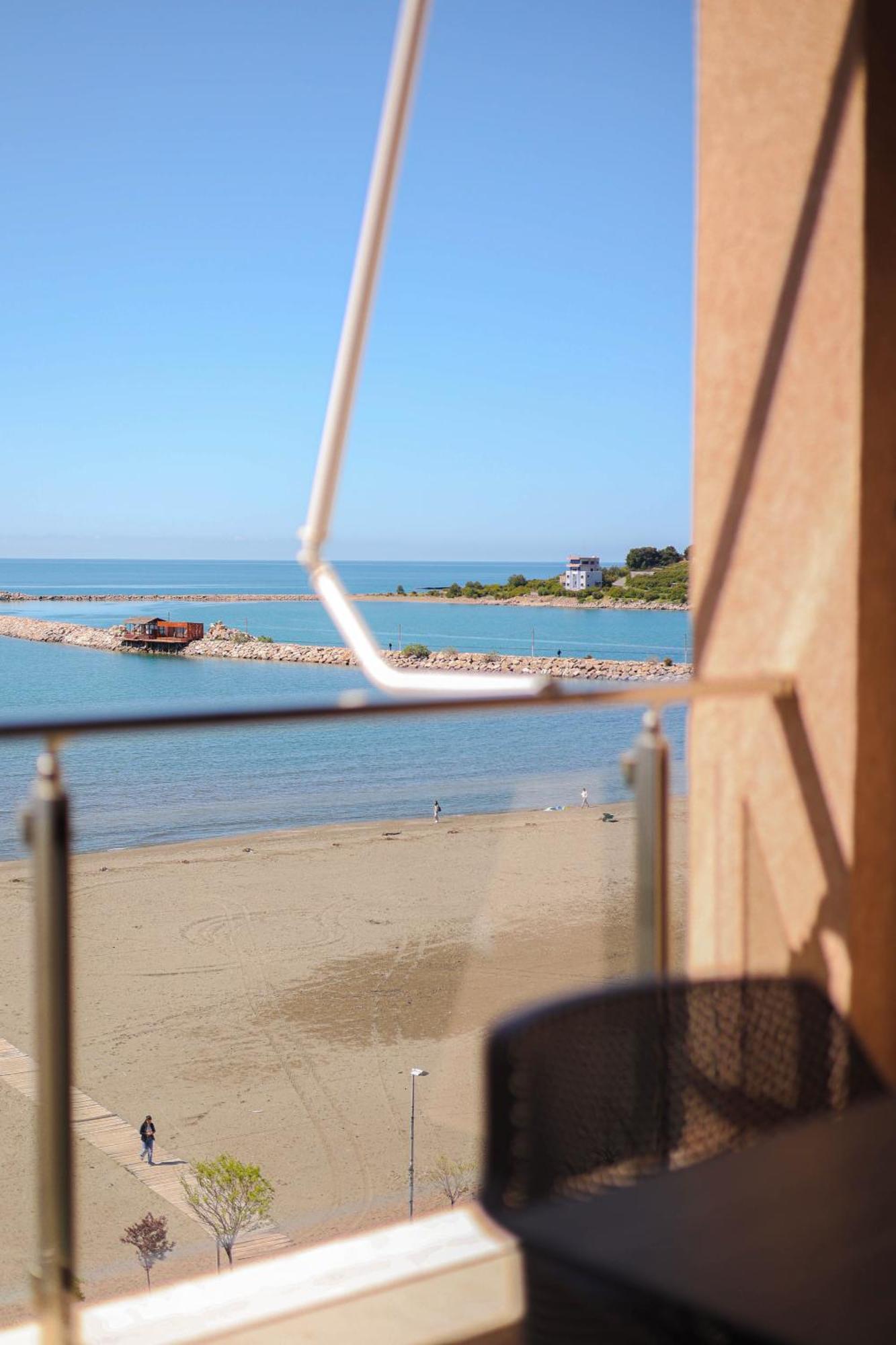 Hotel Frojd - Beach Front Resort Shëngjin エクステリア 写真