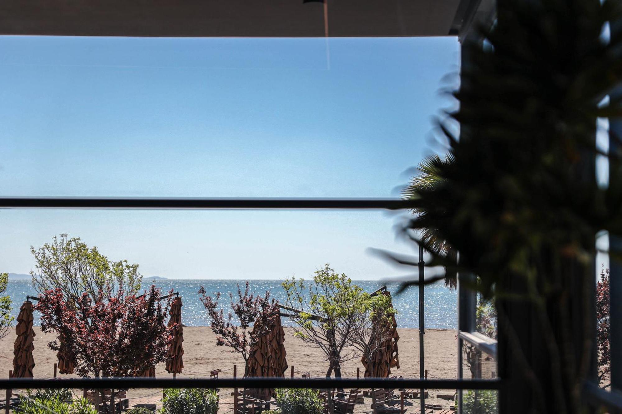Hotel Frojd - Beach Front Resort Shëngjin エクステリア 写真