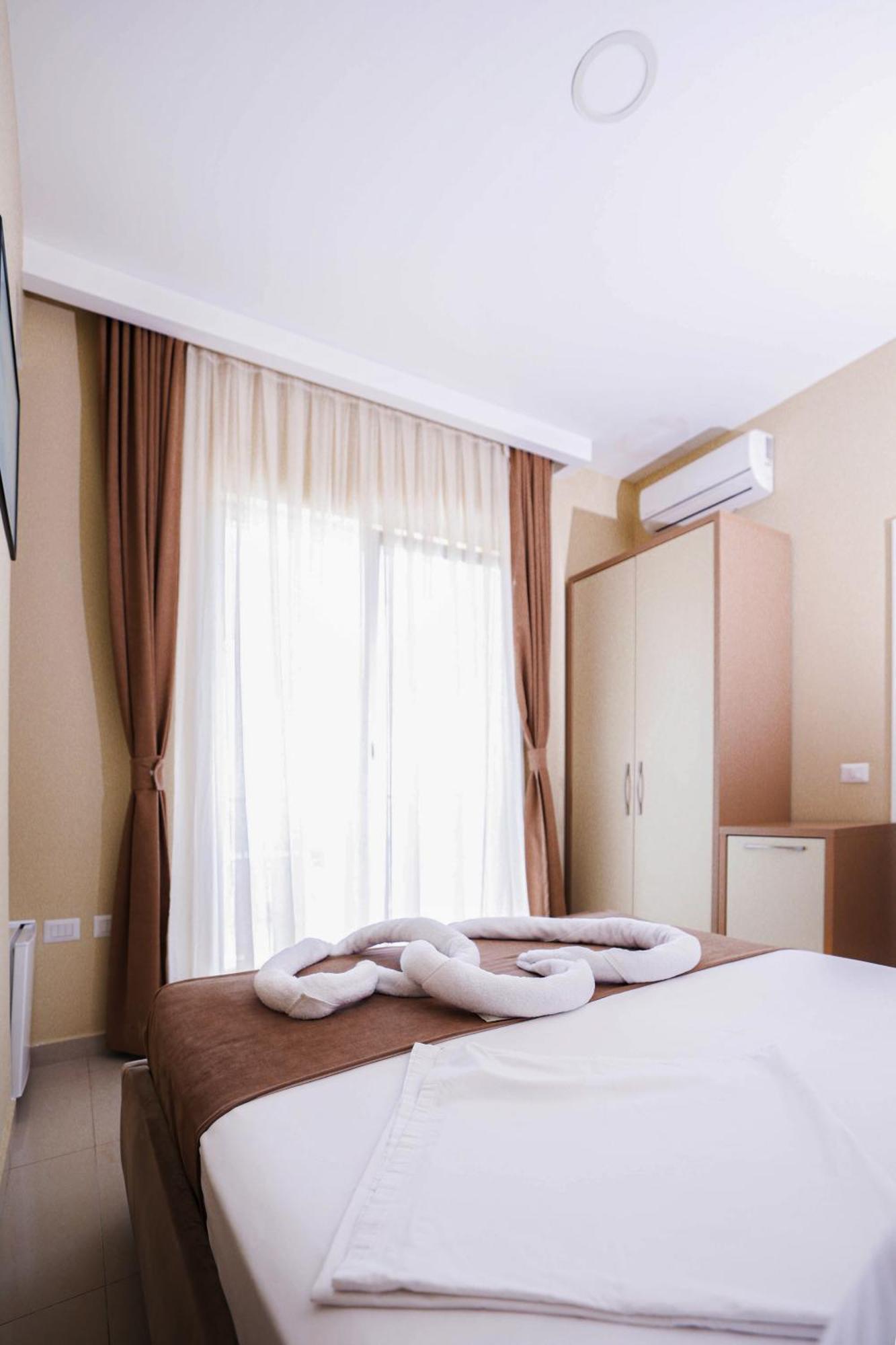 Hotel Frojd - Beach Front Resort Shëngjin エクステリア 写真