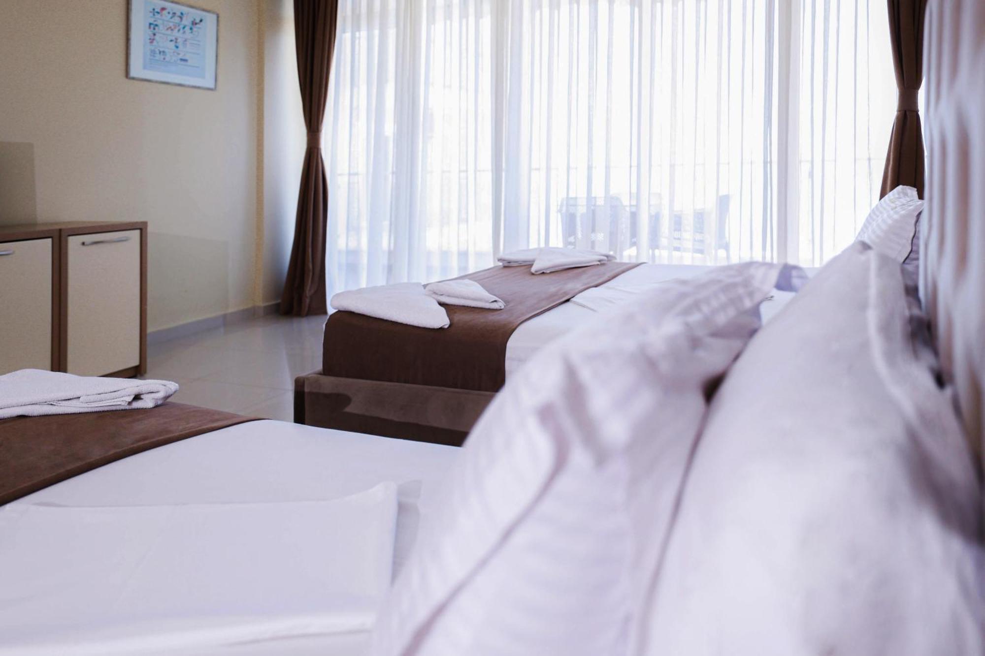 Hotel Frojd - Beach Front Resort Shëngjin エクステリア 写真