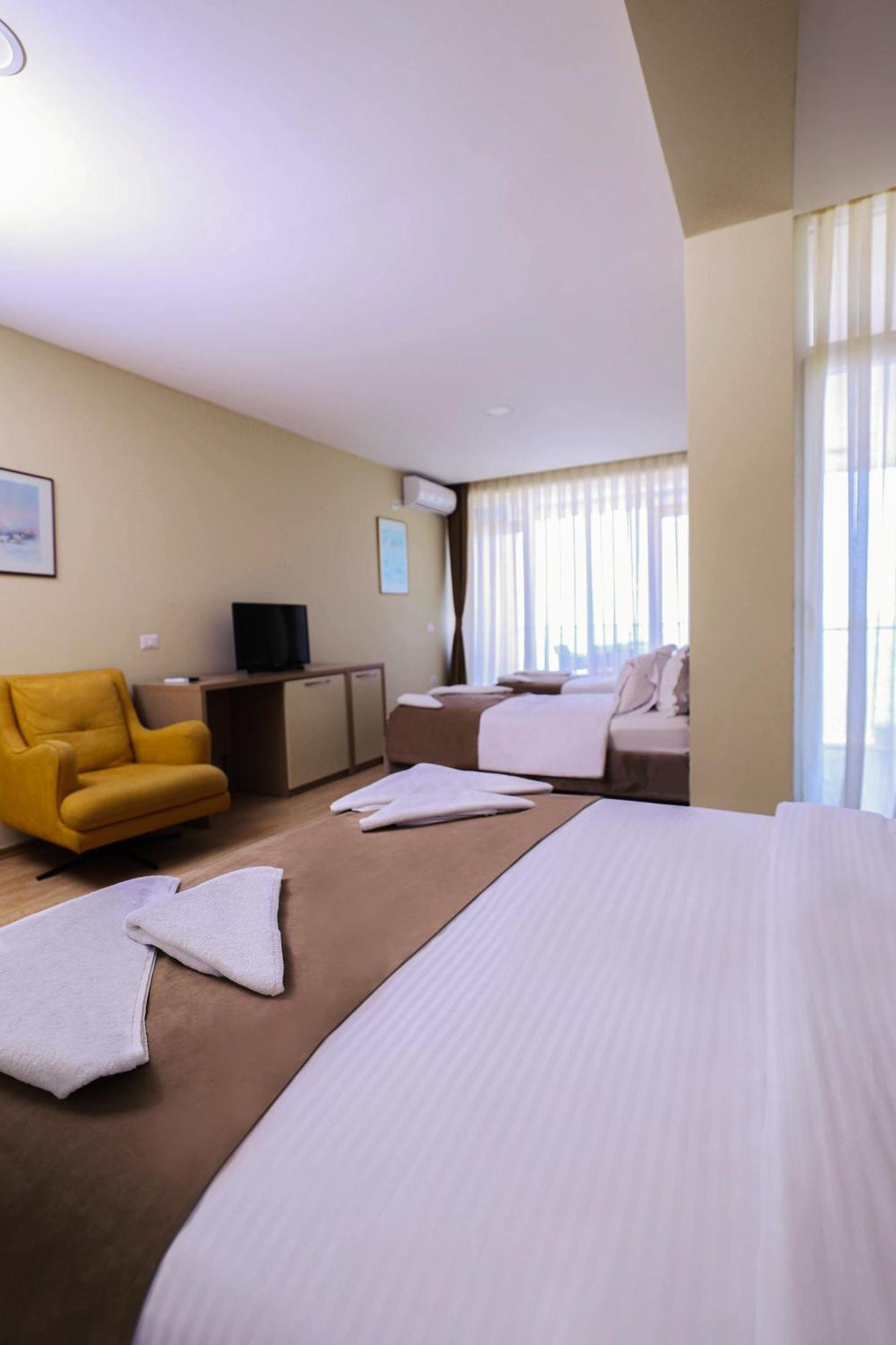 Hotel Frojd - Beach Front Resort Shëngjin エクステリア 写真