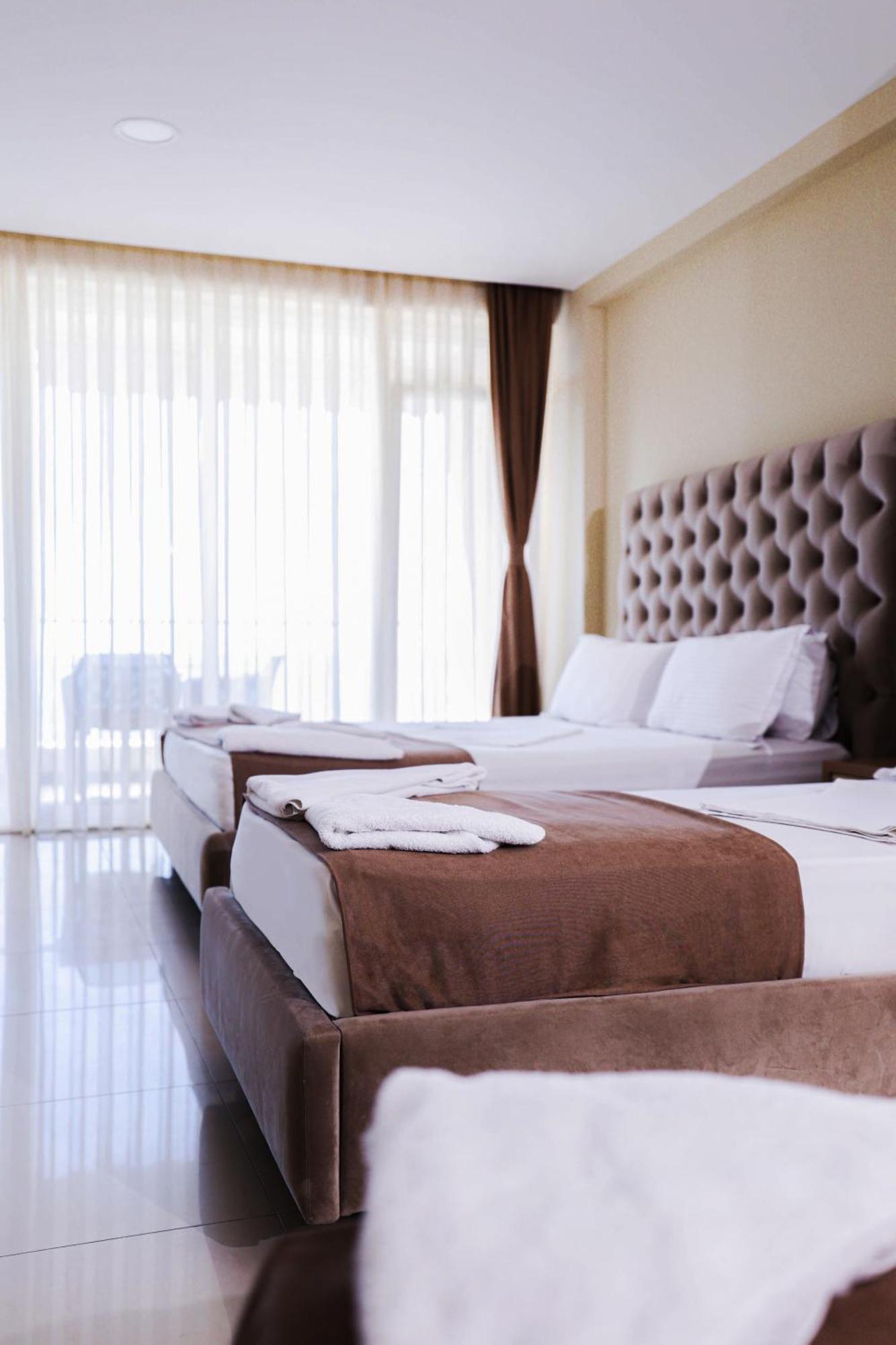 Hotel Frojd - Beach Front Resort Shëngjin エクステリア 写真