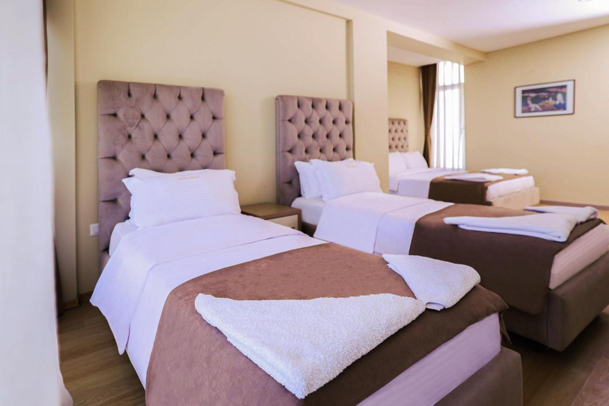 Hotel Frojd - Beach Front Resort Shëngjin エクステリア 写真