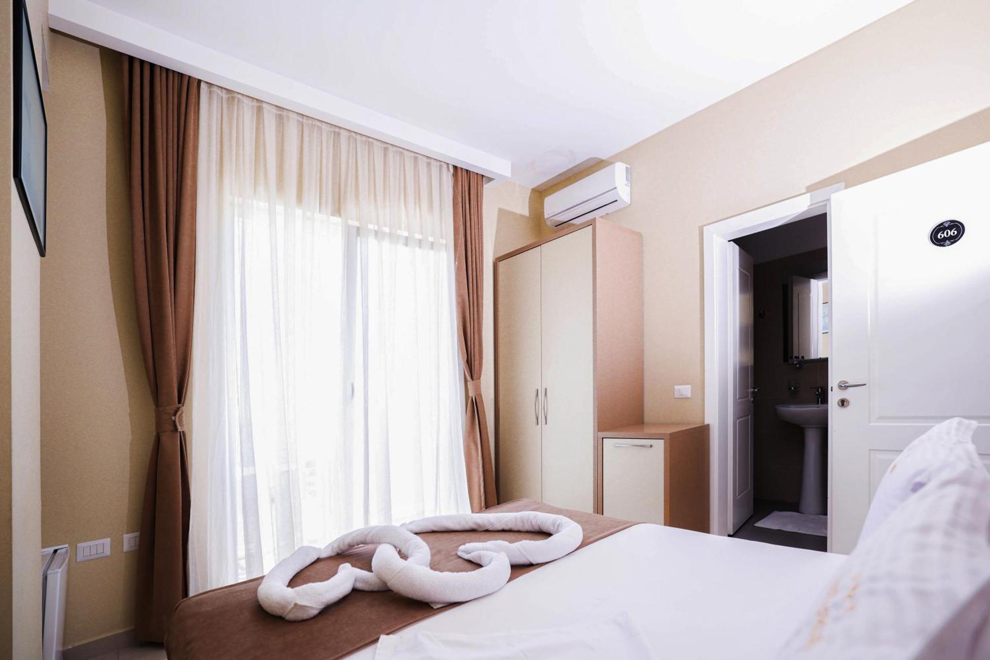 Hotel Frojd - Beach Front Resort Shëngjin エクステリア 写真