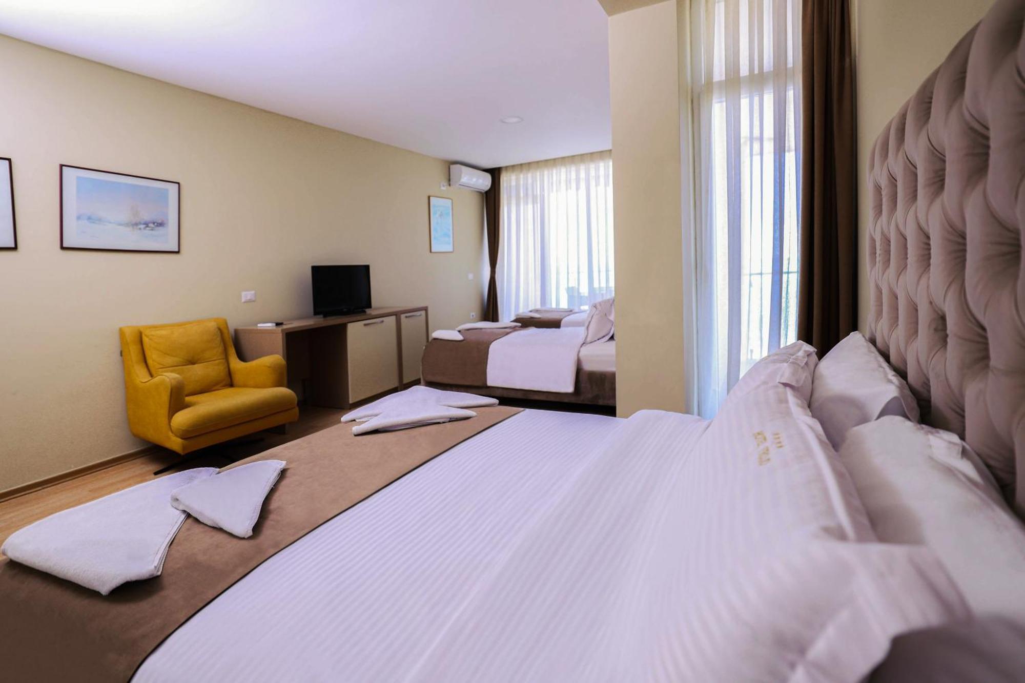 Hotel Frojd - Beach Front Resort Shëngjin エクステリア 写真