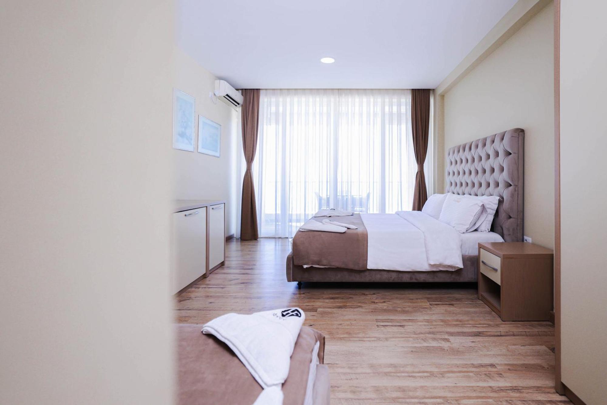 Hotel Frojd - Beach Front Resort Shëngjin エクステリア 写真