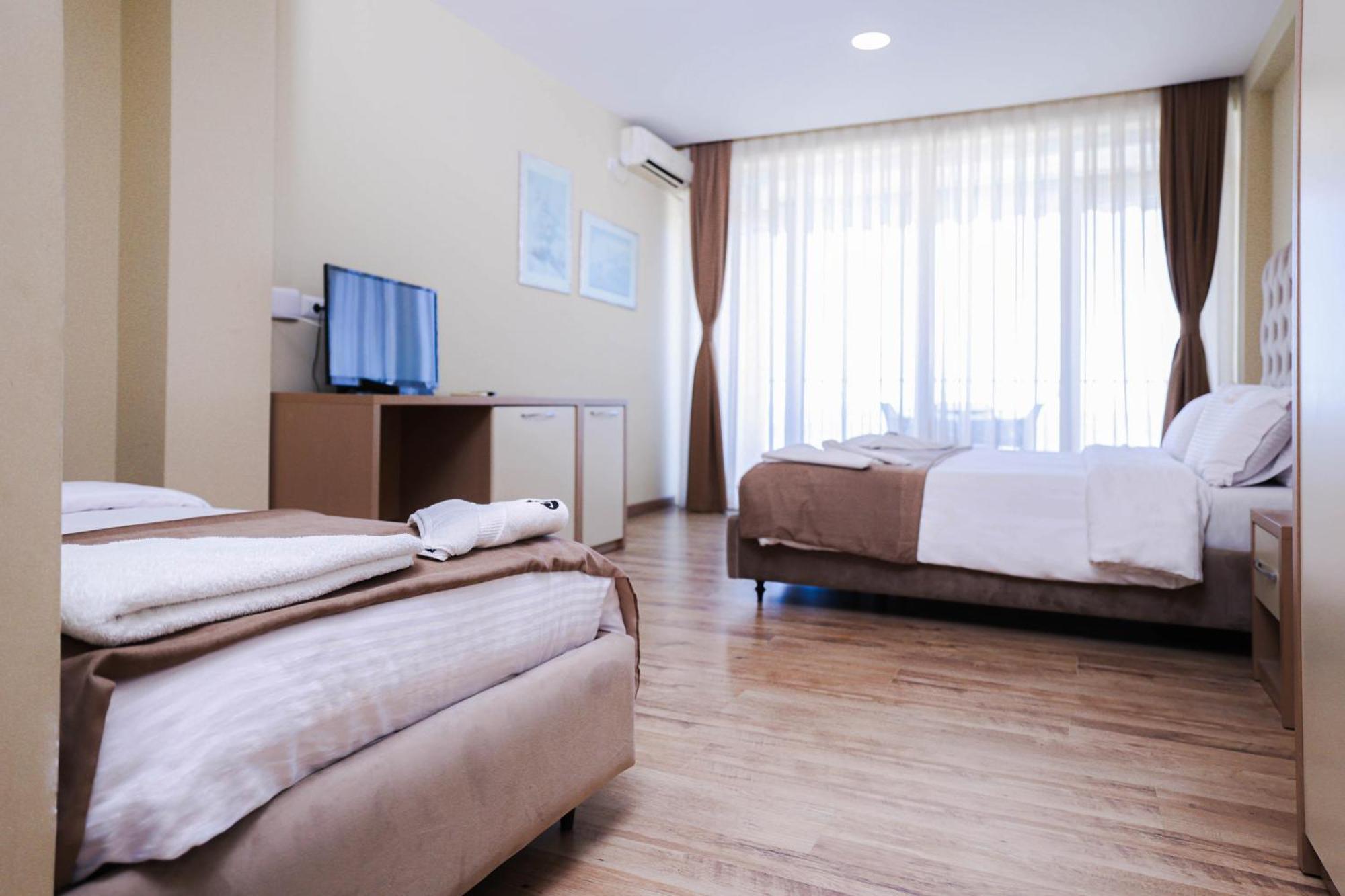 Hotel Frojd - Beach Front Resort Shëngjin エクステリア 写真